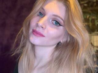 色情视频聊天 Adalinda