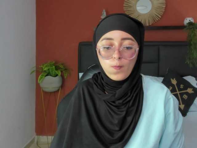 相片 AYSEL_ELID Hey guys, I want to spend time with you to be able to please you. Make me vibrate with my interactive toy, are you ready?