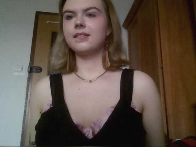 相片 AileenGold #babe #sexy #hot #college #fetish #femdom #lingerie #bigtits #piercing