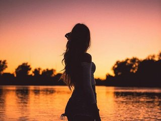 色情视频聊天 AlahiaMonroe