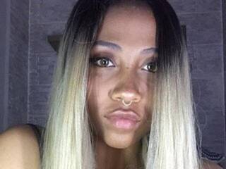 色情视频聊天 AlanaBaker