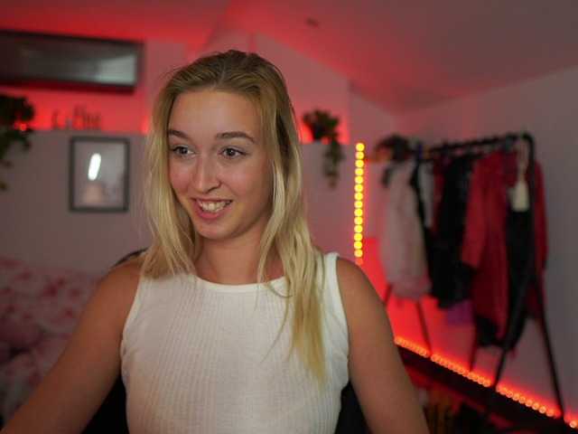 相片 AlexisTexas18 Hi! I am Alexis 19 yrs old teen, with perfect ass, nice tits and very hot sexy dance moves! Lets have fun with me! Water on my white T-shirt at goal!