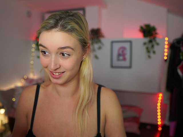 相片 AlexisTexas18 Hi! I am Alexis 19 yrs old teen, with perfect ass, nice tits and very hot sexy dance moves! Lets have fun with me! Water on my white T-shirt at goal!