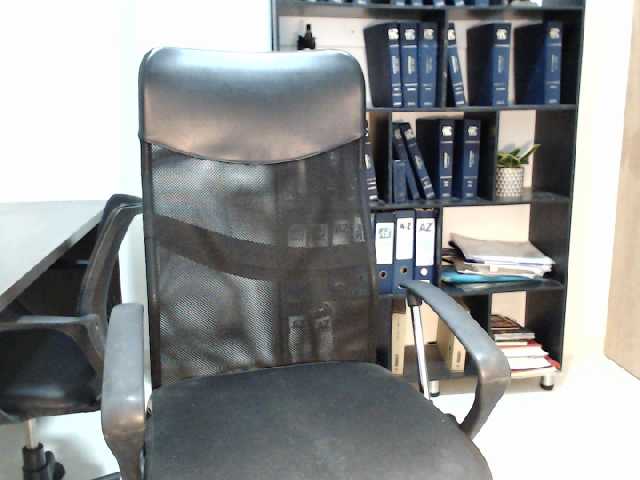 相片 alicelu ...in my office... make me wet #squirt #cum #latina #natural #brunette #18 #feet #nolimits #lovense