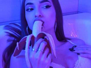 色情视频聊天 AliyaEvans