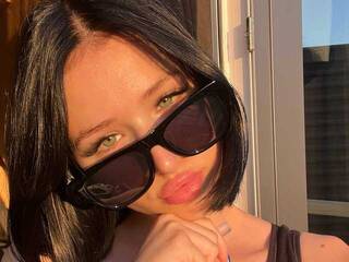 色情视频聊天 Ally-nin