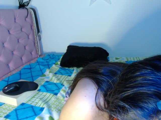 相片 AmandaLorenz hiii babys, i am amandaI am 18 years old soy virgin, do you want to play with me?