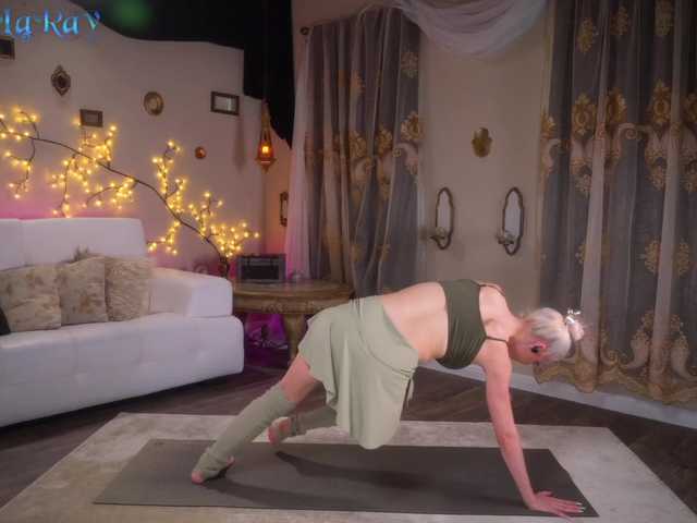 相片 AmberLaRay I will respond to tips after my yoga pre-show ❤The Always Happy, Always Horny❤ #fit #bigclit #bigass #bigboobs #joi
