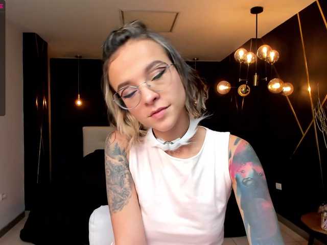 相片 AmyAddison • How’d you like to start? Cuz I do know how we need to finish, so pleased and wet♥cumshow@goal♥lovense on/640