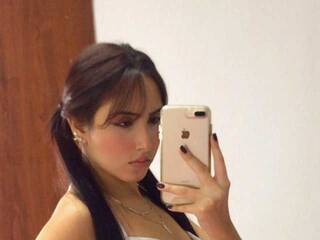 色情视频聊天 angelina-loughty