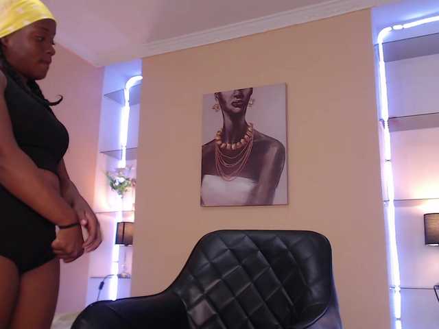相片 antonella-dava hola bienvenidos a mi sala es un gusto que estén aquí #ebony #teen