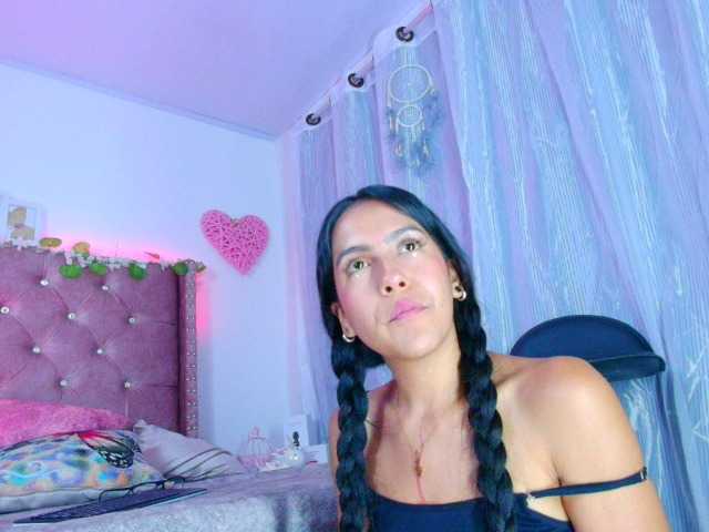 相片 ArianaColeman Welcome to my room Guys!! @littletits @latina @BIGASS @anal @panties @hairy