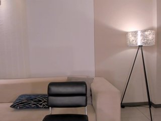 色情视频聊天 ArianaMonroe