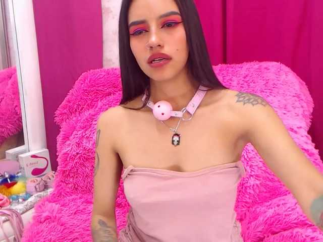 相片 ArianaMoreno ♥ Just because today is Friday, I will give you the control of my lush for 10 minutes for 200 tokens ♥ ♥ Just because today is Friday, I will give you the control of my lush for 10 minutes for 200 tokens ♥