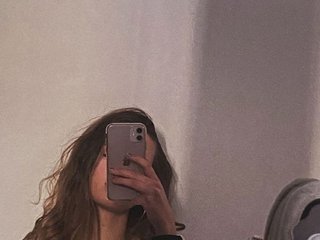 色情视频聊天 AriellaFerr00