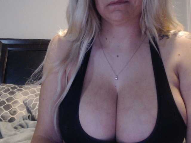 相片 brianna_babe tip for pussy vibrations, @remain countdown for boobs..202tkns to start private