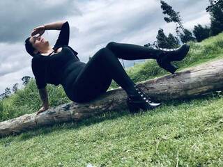 色情视频聊天 bella-devil