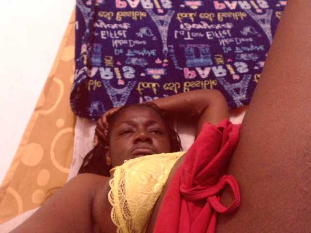 广播屏幕截图 BigBustyBlack