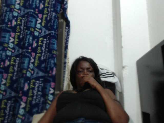 广播屏幕截图 BigBustyBlack