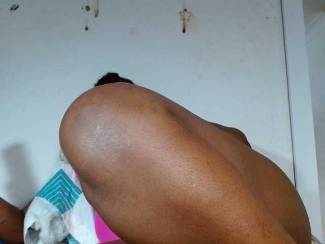 广播屏幕截图 BigBustyBlack