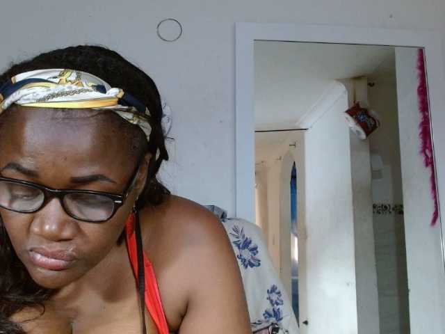 广播屏幕截图 BigBustyBlack