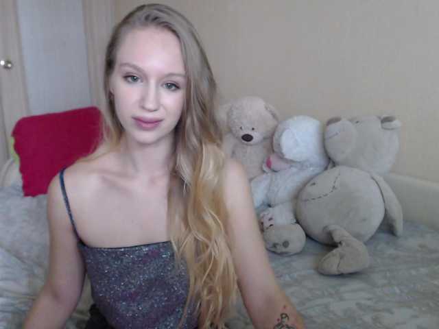 相片 BlondeAlice Hello! Im Alice, glad to see u here! Tip me for buzz my pussy! Take me in my pvt show first! Muah!