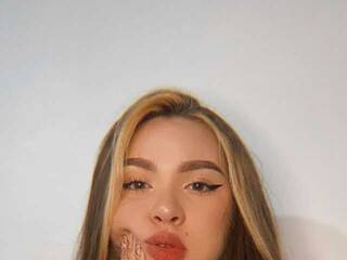 色情视频聊天 Blondie-Kiutt