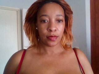 色情视频聊天 BustyAfribabe