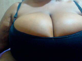 色情视频聊天 bustytitsxx