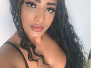 色情视频聊天 CAMILAHOTTERX