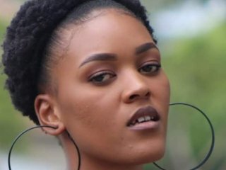 色情视频聊天 Carry-Brie