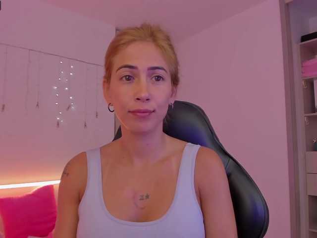 相片 CassieKleinX ♥hi guys i want you to touch my body slowly and make me quirt @remain ▼ @PVT Open ♥