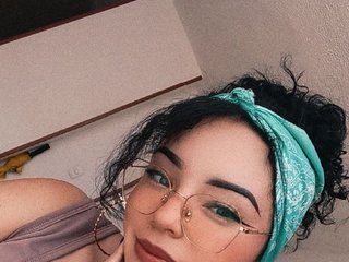 色情视频聊天 CharllotteEvanss