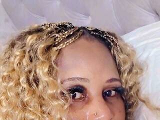 色情视频聊天 Curvybae