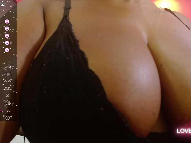 广播屏幕截图 curvymommyy