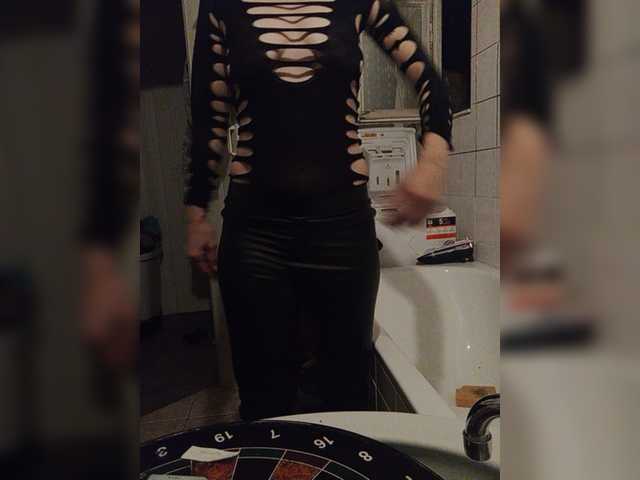 广播屏幕截图 SexyMilfMom4VOYERS