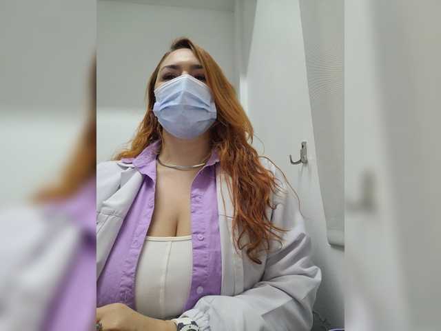 相片 Doctora-Danna Iam doctor... working in hospital... look my rate tips.... between patient we will do all....Let's fuck harder