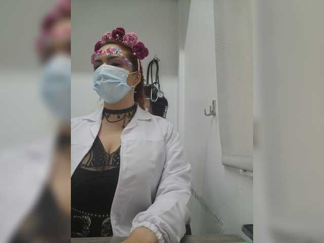 相片 Doctora-Danna Working us Doctor... BETWEEN PATIENTS we can do all my menu...write me pm what would u like to see... fuck us hard¡¡¡¡