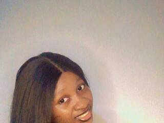 色情视频聊天 Ebonypetiti