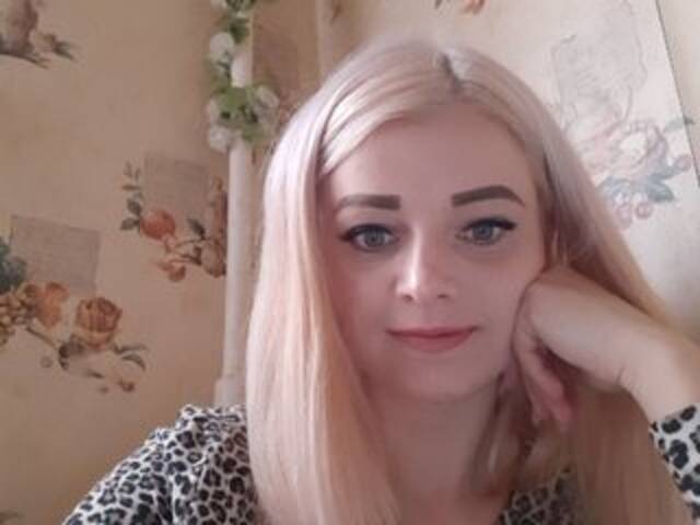 广播屏幕截图 ElegantBlonda