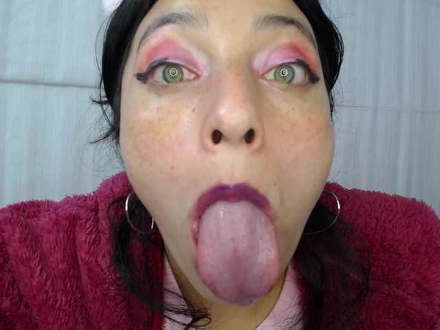 相片 elizabetheyes latina #hairy #feet #tongue #spit #mouth Im a cutie and naughty girl PLease make me feel good. Lovense on