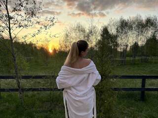 色情视频聊天 Emaleena