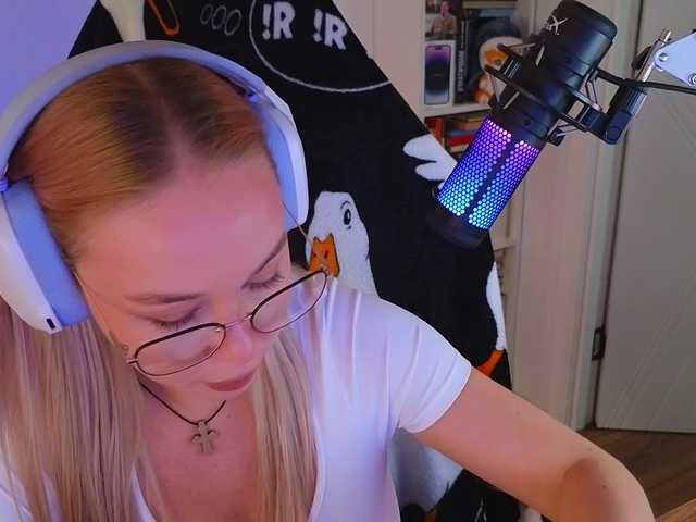 广播屏幕截图 Emili1-