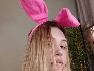 色情视频聊天 EmiLovMur