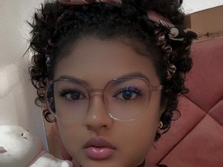 色情视频聊天 emily-carzon