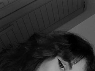 色情视频聊天 Emyli-rousse-