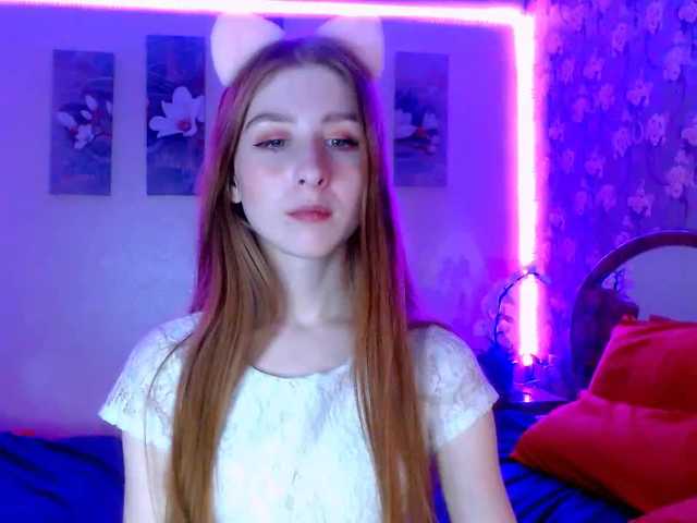 相片 FireShoWw hello in my room! I'm trying to break the earning record! I hope for your help! #young #teen #cute #new #toys #sexy #hot #natural #shaved #smalltits #redhair