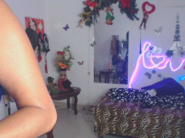 相片 flacapaola11 If there are more than 10 users in my room I will go to a private show and I will do the best squirt and anal show