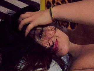 色情视频聊天 Flora-med