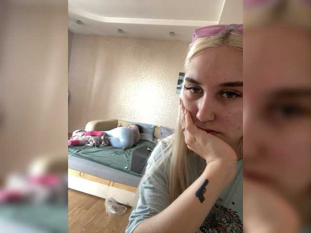 广播屏幕截图 FuckKrisAlina